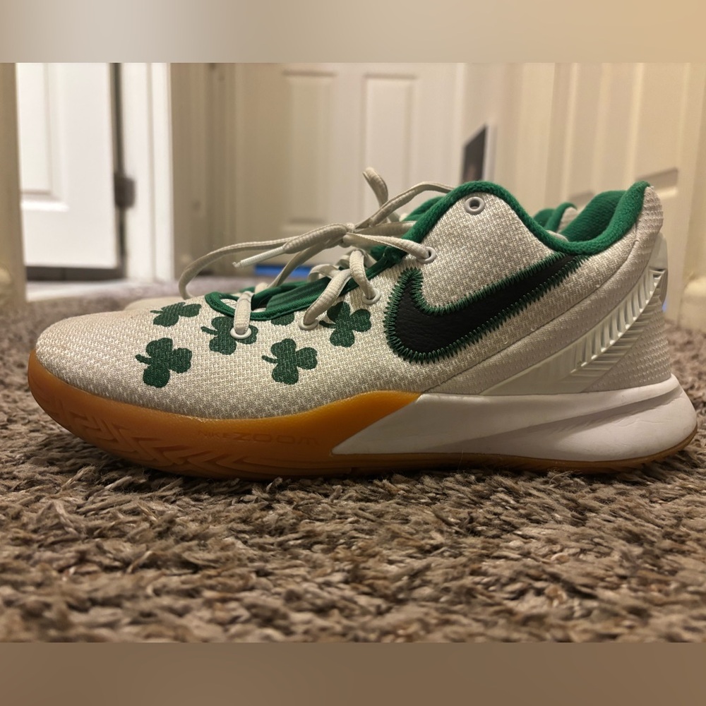 Nike Air Kyrie Flytrap Clover size 9.5 no box